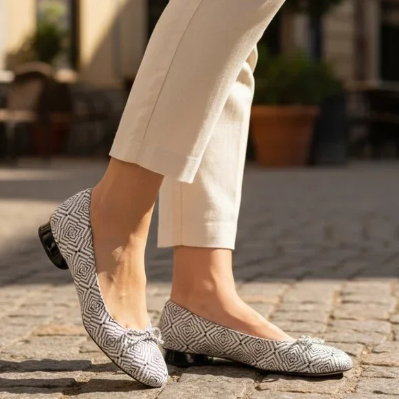 STUART WEITZMAN Leather Ballet Flats 8 Geometric Bows Stone Low Pile Suede RARE - Picture 1 of 16